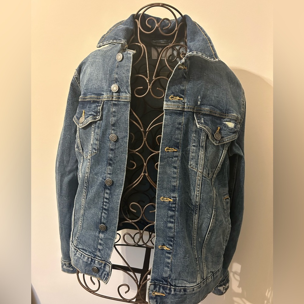 Denim jacket Old Navy size small -unisex-like new - blue Jean with some distress